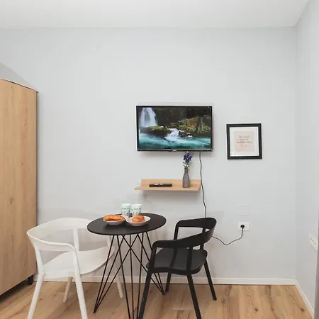 - Steps Form New Bazaar * 地拉那