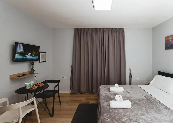 - Steps Form New Bazaar 地拉那