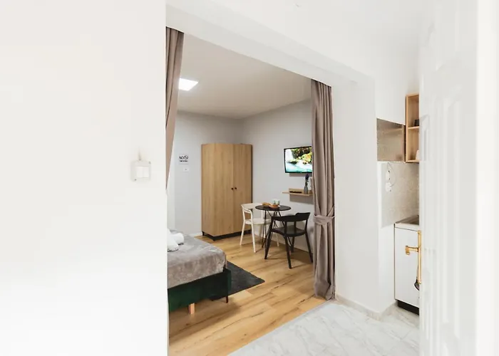 - Steps Form New Bazaar * تيرانا