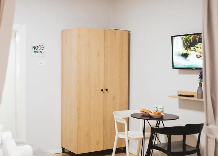 - Steps Form New Bazaar شقة *