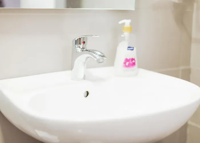 - Steps Form New Bazaar 地拉那