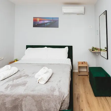 - Steps Form New Bazaar Appartement *